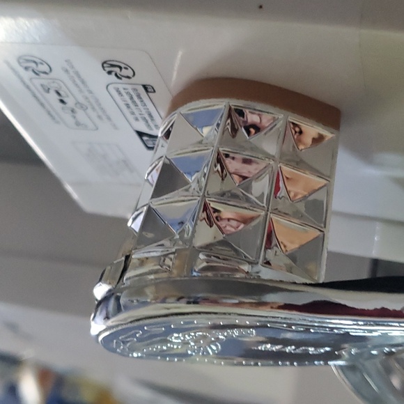 Shoes - Picture 3 of 4